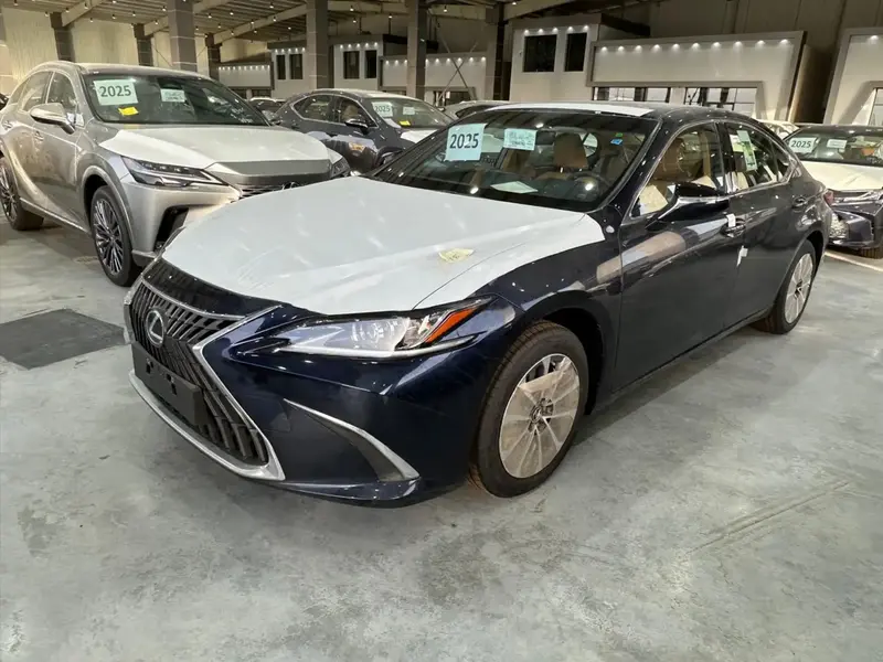 Discover undefined undefined Exterior Interior Images.Find all aspects and details of cars.