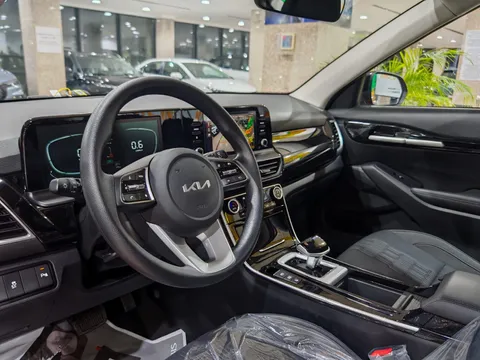 Discover undefined undefined Exterior Interior Images.Find all aspects and details of cars.