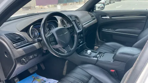 Chrysler 300 2021