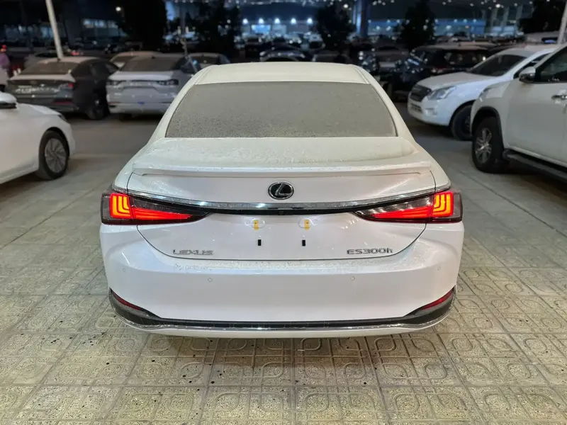 Discover undefined undefined Exterior Interior Images.Find all aspects and details of cars.