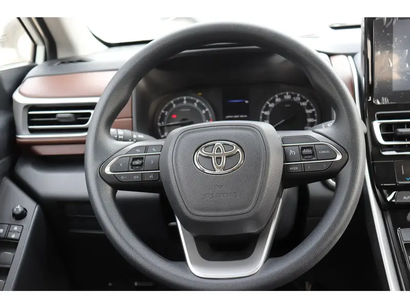 Toyota Innova 2024