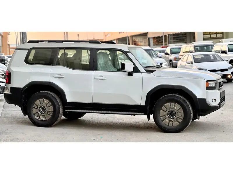Discover undefined undefined Exterior Interior Images.Find all aspects and details of cars.