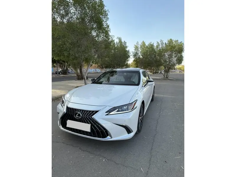Lexus ES 2025