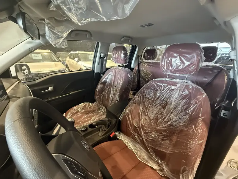 Discover undefined undefined Exterior Interior Images.Find all aspects and details of cars.