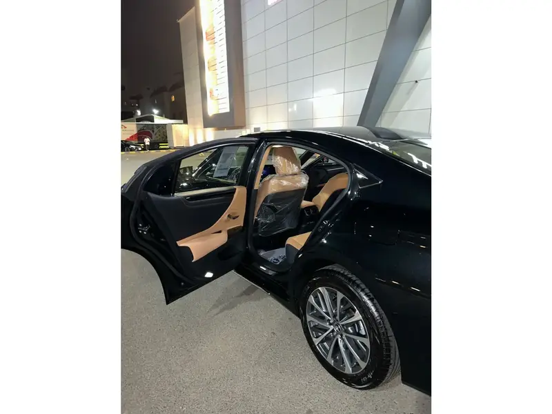 Discover undefined undefined Exterior Interior Images.Find all aspects and details of cars.