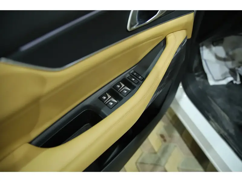Discover undefined undefined Exterior Interior Images.Find all aspects and details of cars.
