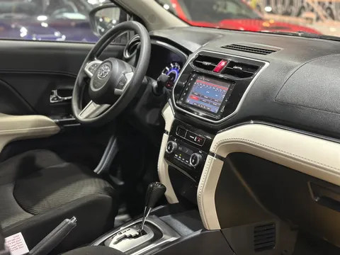 Discover undefined undefined Exterior Interior Images.Find all aspects and details of cars.