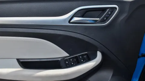 New MG ZS 1.5L LUX 2025