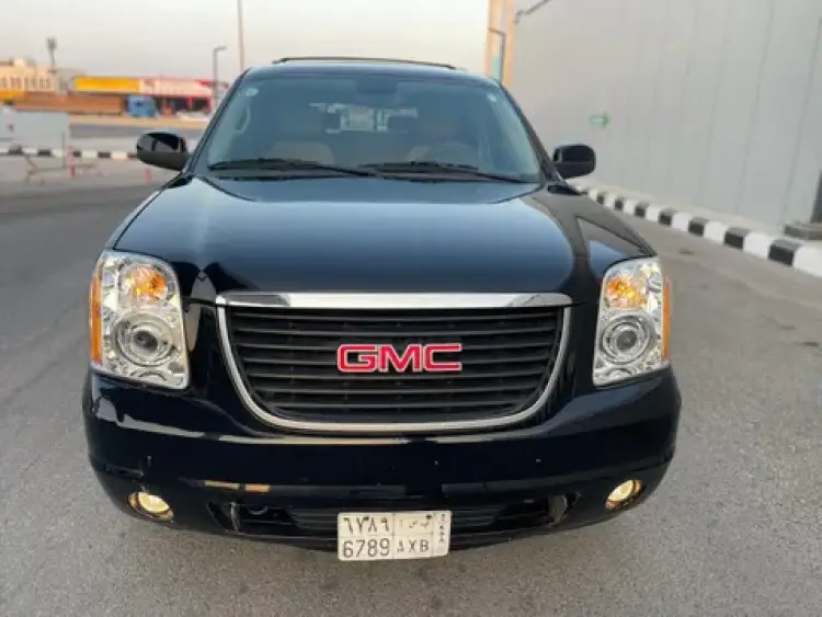 gmc yukon image GMC Yukon 2010