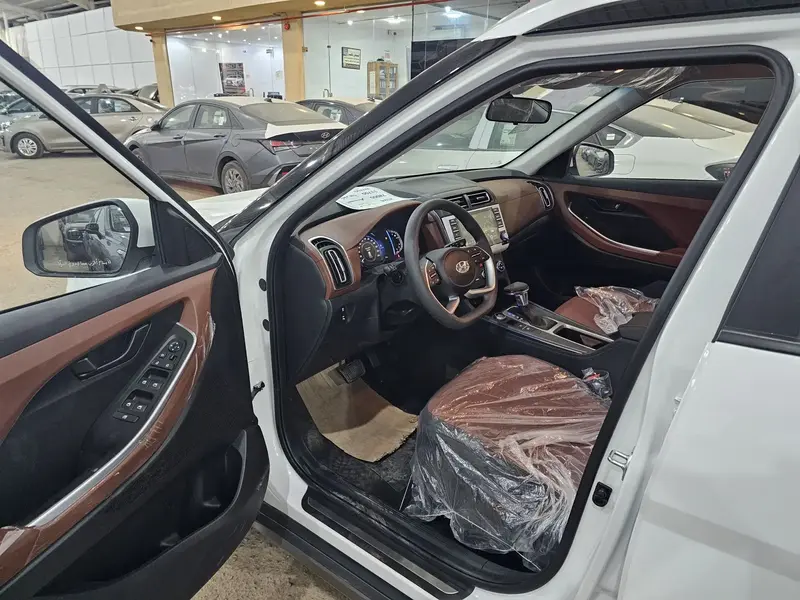 Discover undefined undefined Exterior Interior Images.Find all aspects and details of cars.