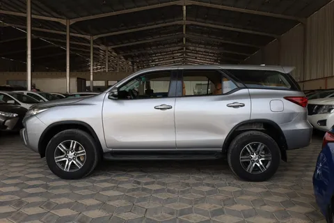 Discover undefined undefined Exterior Interior Images.Find all aspects and details of cars.