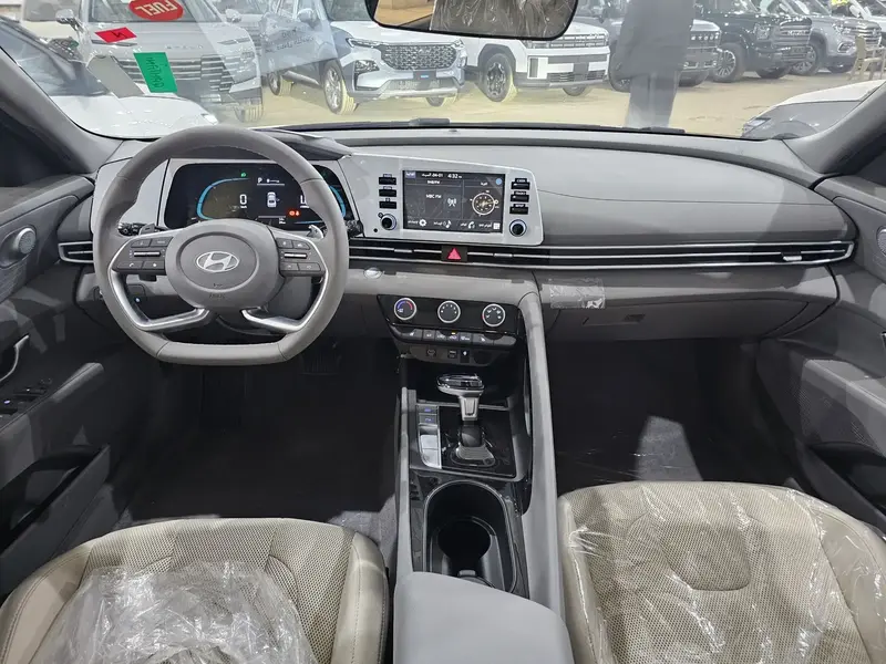 Discover undefined undefined Exterior Interior Images.Find all aspects and details of cars.