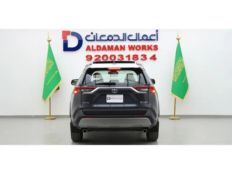 استكشف undefined undefined الصور الخارجية والداخلية. اكتشف جميع جوانب وتفاصيل السيارات.