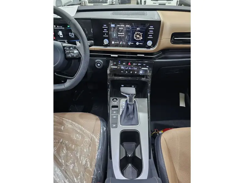 Discover undefined undefined Exterior Interior Images.Find all aspects and details of cars.