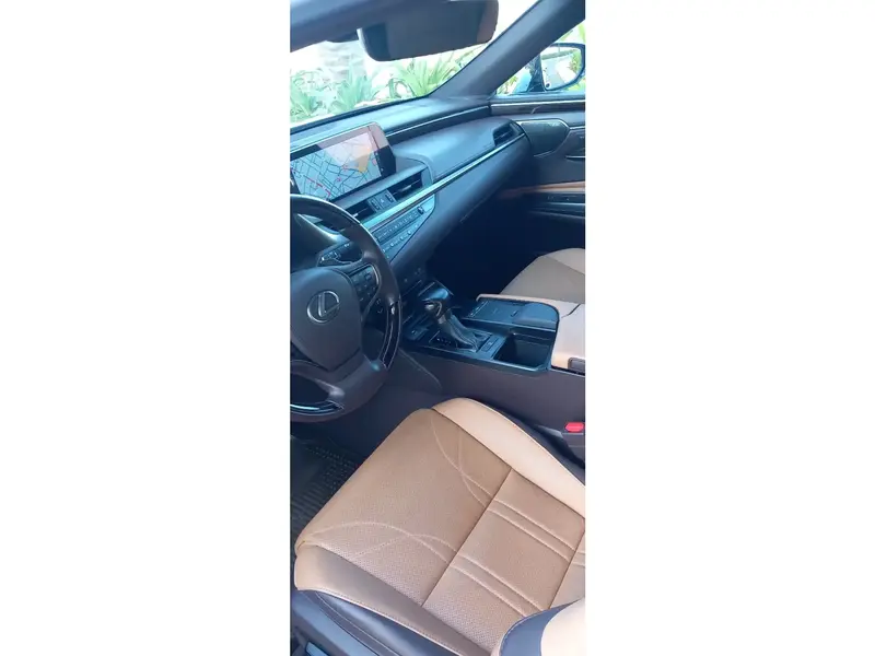 Discover undefined undefined Exterior Interior Images.Find all aspects and details of cars.