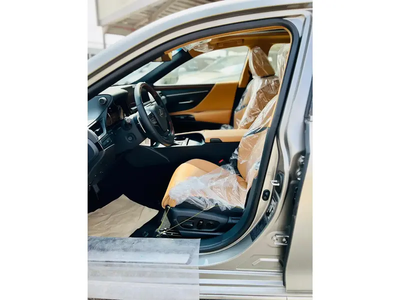 Lexus ES 2025
