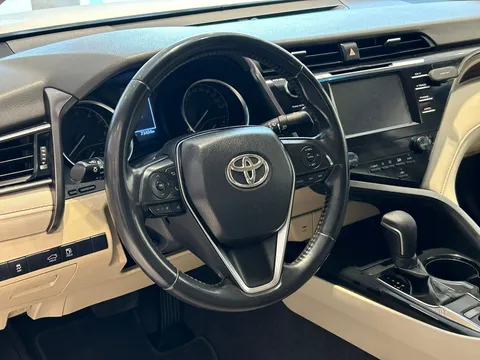 Toyota Camry 2.5L GLE (178 HP) 2020