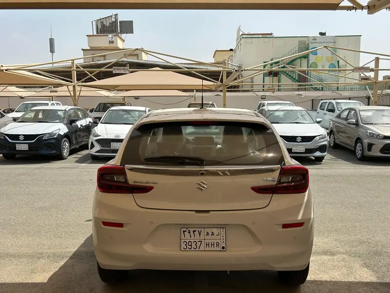 Discover undefined undefined Exterior Interior Images.Find all aspects and details of cars.