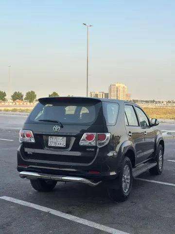 استكشف undefined undefined الصور الخارجية والداخلية. اكتشف جميع جوانب وتفاصيل السيارات.