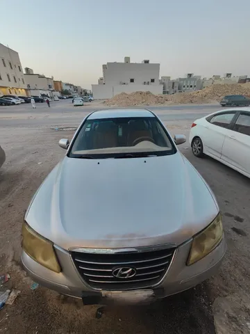 استكشف undefined undefined الصور الخارجية والداخلية. اكتشف جميع جوانب وتفاصيل السيارات.