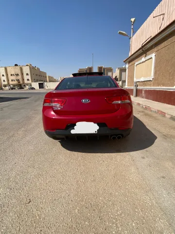 استكشف undefined undefined الصور الخارجية والداخلية. اكتشف جميع جوانب وتفاصيل السيارات.