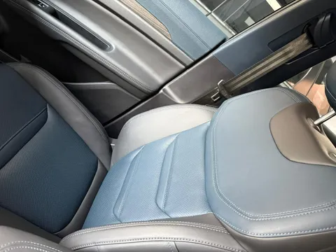 Discover undefined undefined Exterior Interior Images.Find all aspects and details of cars.