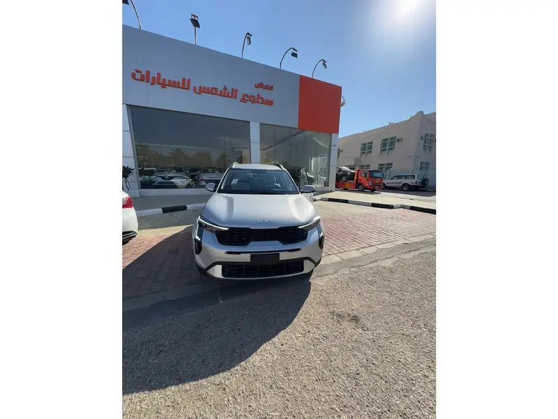 استكشف undefined undefined الصور الخارجية والداخلية. اكتشف جميع جوانب وتفاصيل السيارات.