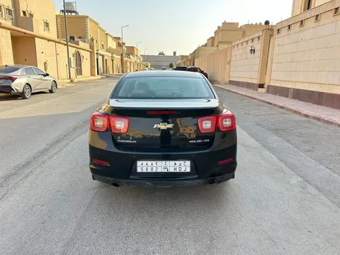 استكشف undefined undefined الصور الخارجية والداخلية. اكتشف جميع جوانب وتفاصيل السيارات.