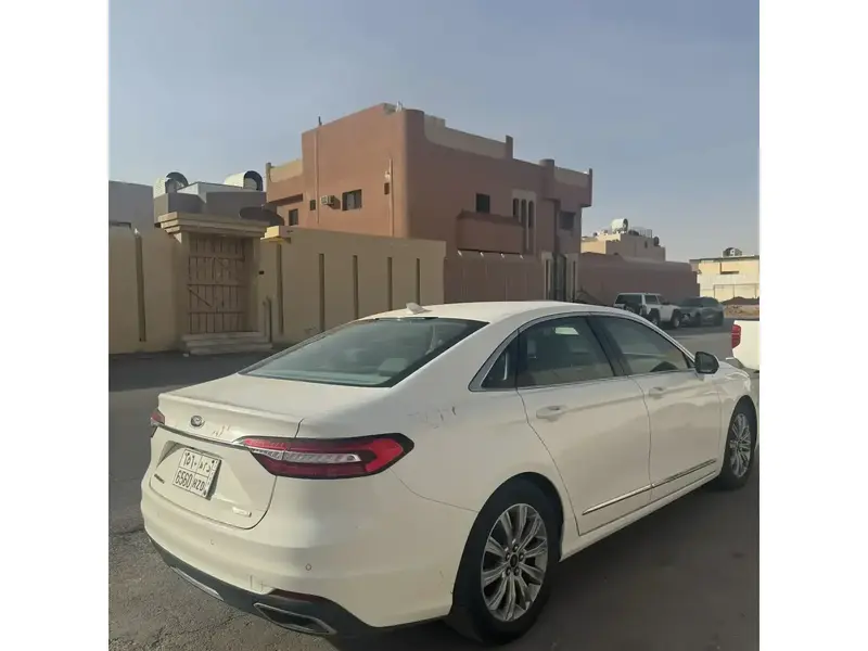 Ford Taurus 2020