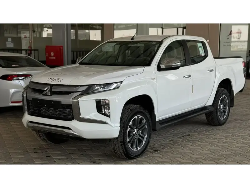Discover undefined undefined Exterior Interior Images.Find all aspects and details of cars.