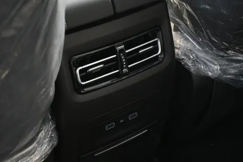 Discover undefined undefined Exterior Interior Images.Find all aspects and details of cars.