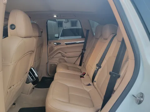 Porsche Cayenne S Platinum Edition 2016