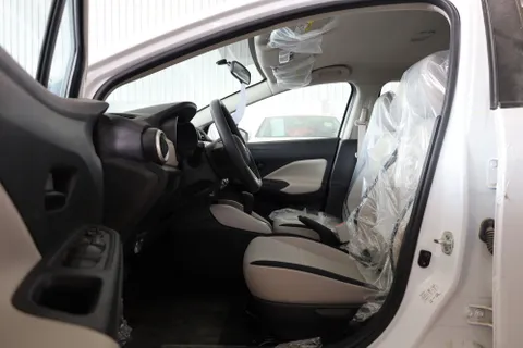 Discover undefined undefined Exterior Interior Images.Find all aspects and details of cars.