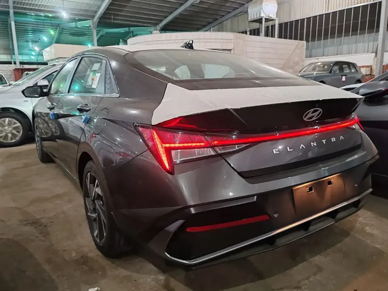 Hyundai Elantra 2025