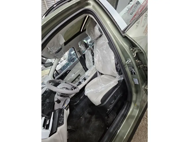 Discover undefined undefined Exterior Interior Images.Find all aspects and details of cars.