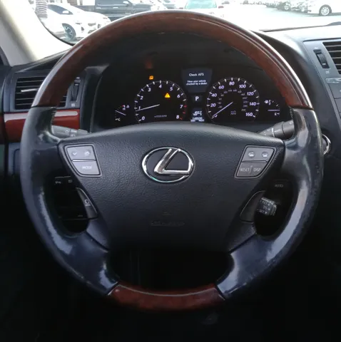 Lexus LS 460 4 door 4.6L SWB 2010