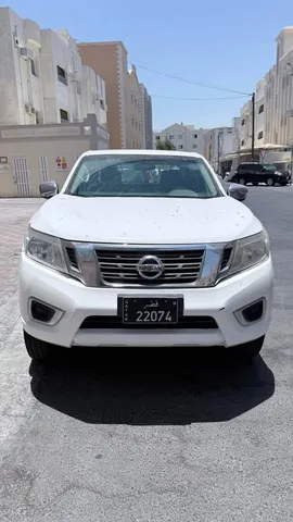 Nissan Navara SE 4x2 (5-Seater) A/T 2016