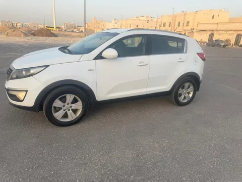 استكشف undefined undefined الصور الخارجية والداخلية. اكتشف جميع جوانب وتفاصيل السيارات.