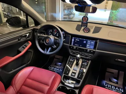 Discover undefined undefined Exterior Interior Images.Find all aspects and details of cars.