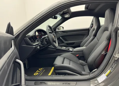 Porsche 911 Carrera GTS 2024