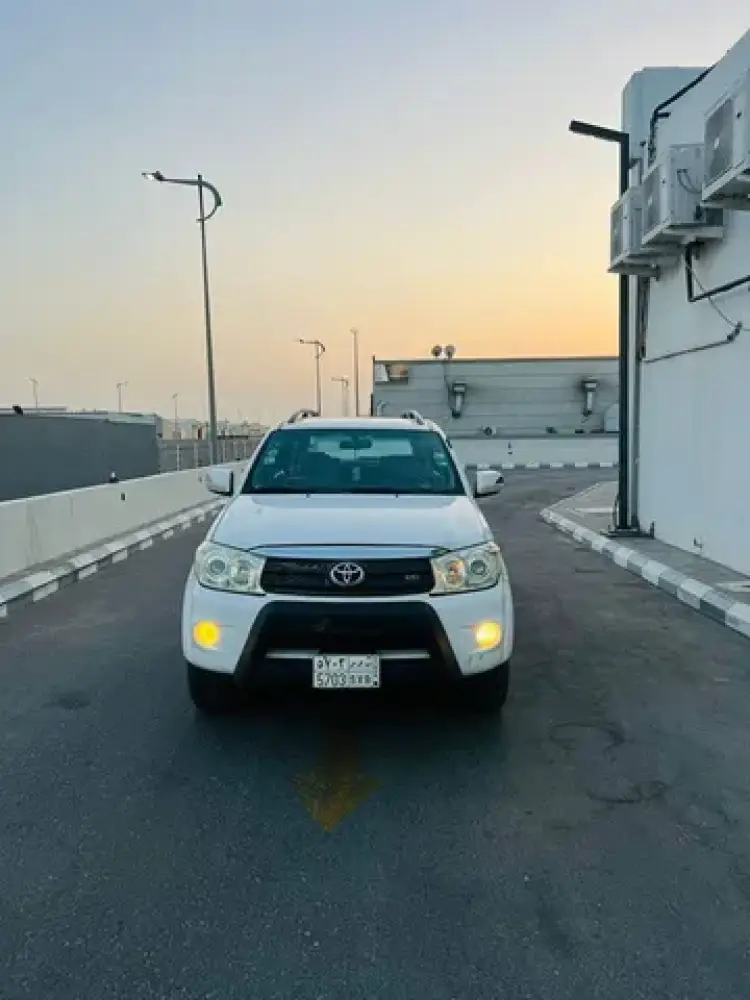 toyota toyota-fortuner image Toyota Fortuner 2011