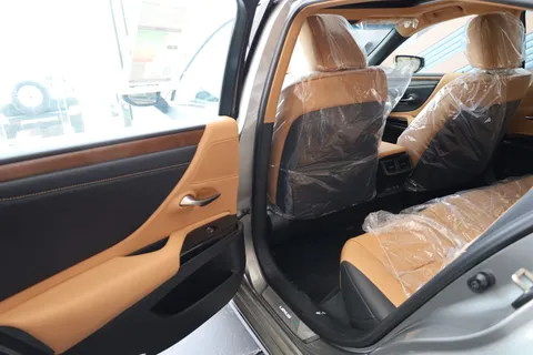 New Lexus ES 350 4 door 3.5L 2023