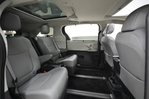 Discover undefined undefined Exterior Interior Images.Find all aspects and details of cars.