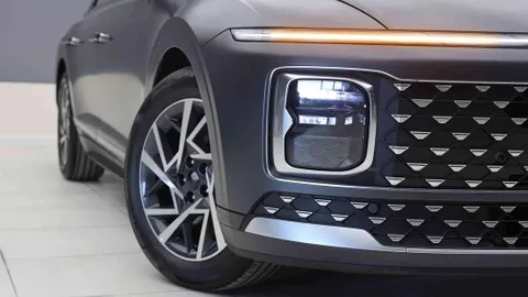 Discover undefined undefined Exterior Interior Images.Find all aspects and details of cars.