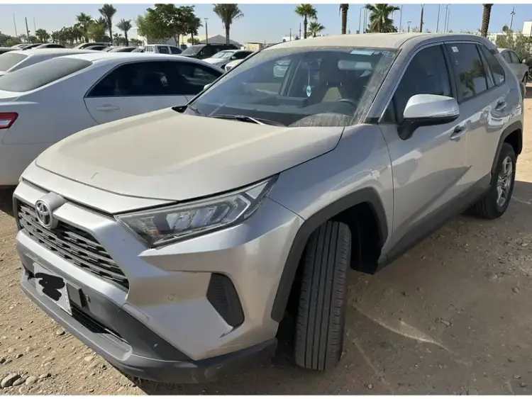 toyota toyota-rav4 image Toyota RAV4 2024, LE 4X4, Automatic, 28000 km, silver