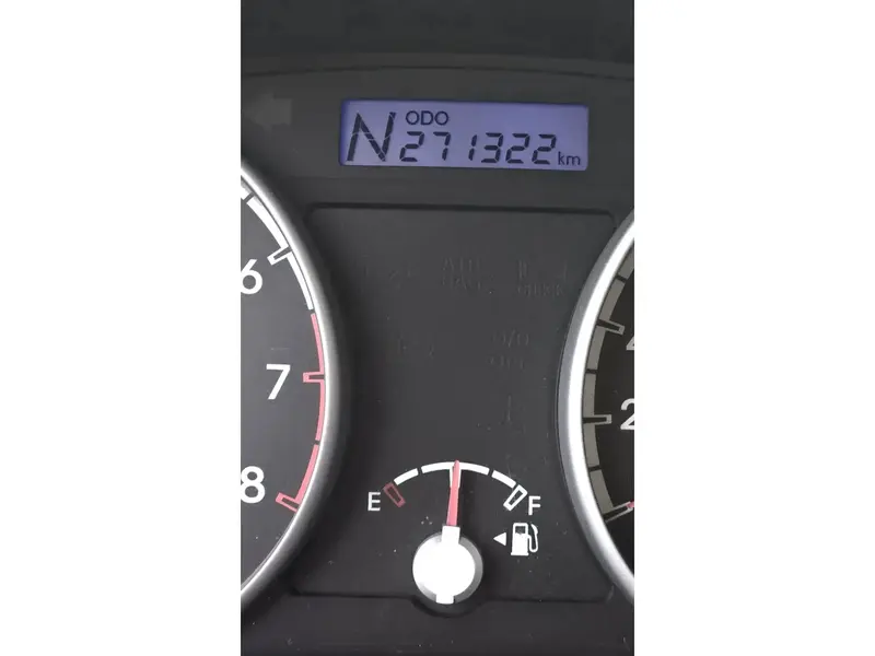 استكشف undefined undefined الصور الخارجية والداخلية. اكتشف جميع جوانب وتفاصيل السيارات.