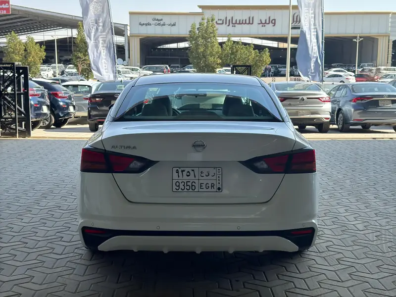 Discover undefined undefined Exterior Interior Images.Find all aspects and details of cars.