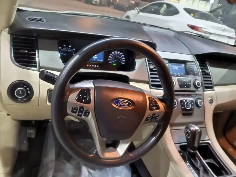 Ford Taurus 2019