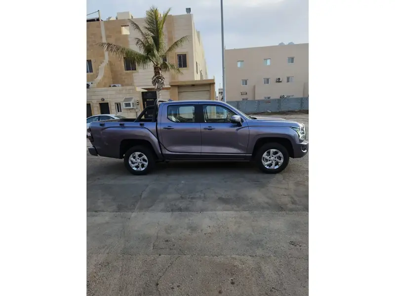 استكشف undefined undefined الصور الخارجية والداخلية. اكتشف جميع جوانب وتفاصيل السيارات.