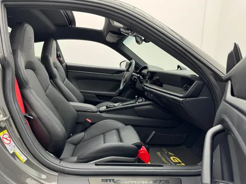 Porsche 911 Carrera GTS 2024
